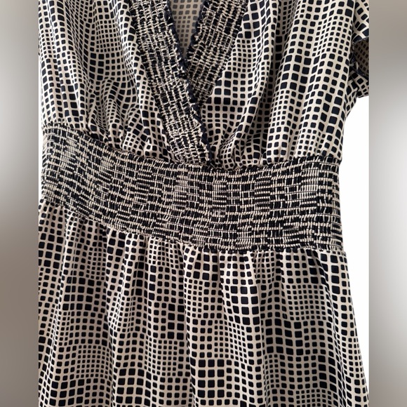 Banana Republic midi dress, smocked waist and collar, geometric pattern, size 8 - Picture 3 of 10